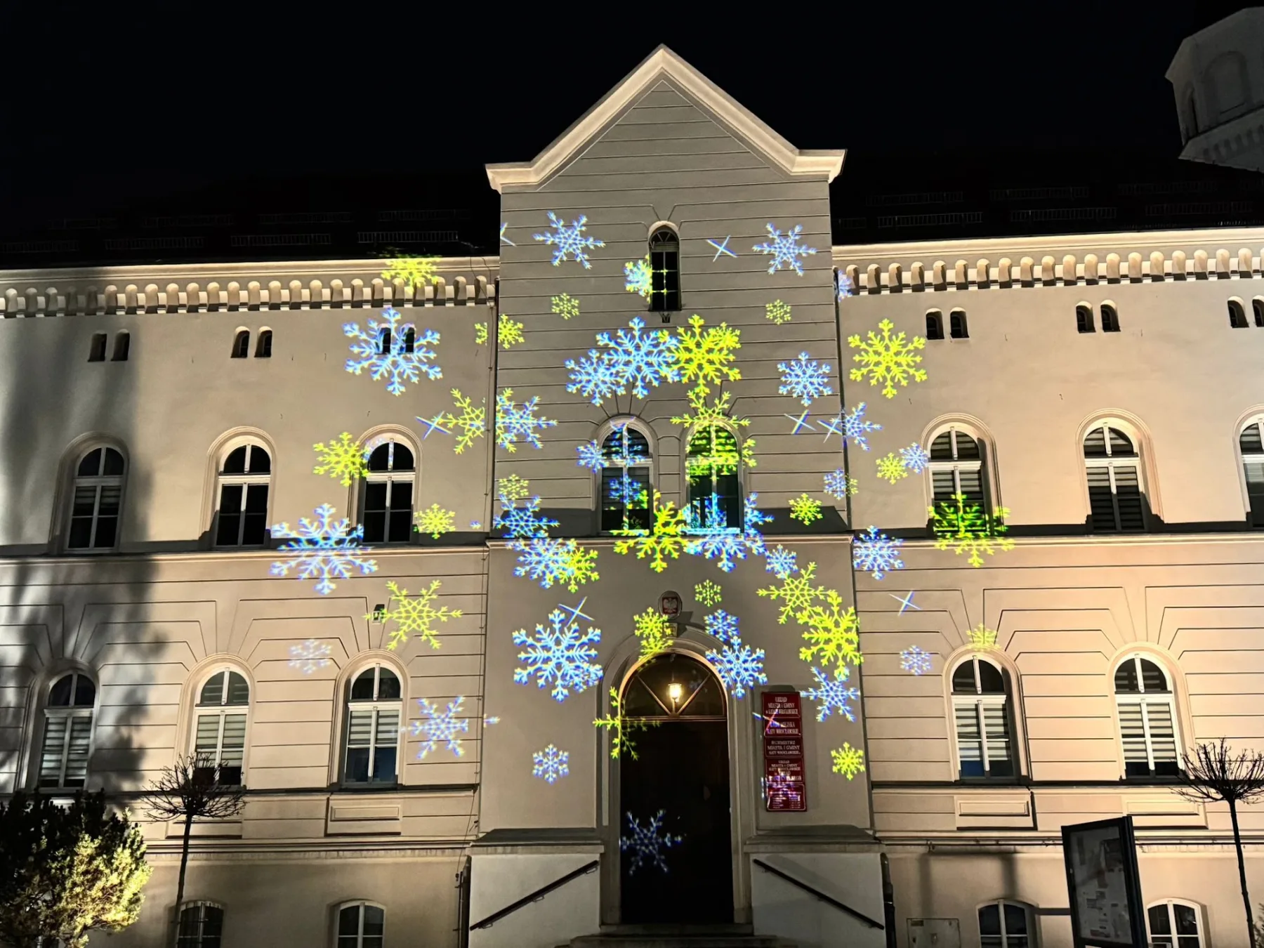 Świąteczna iluminacja miasta bez wieszania lampek